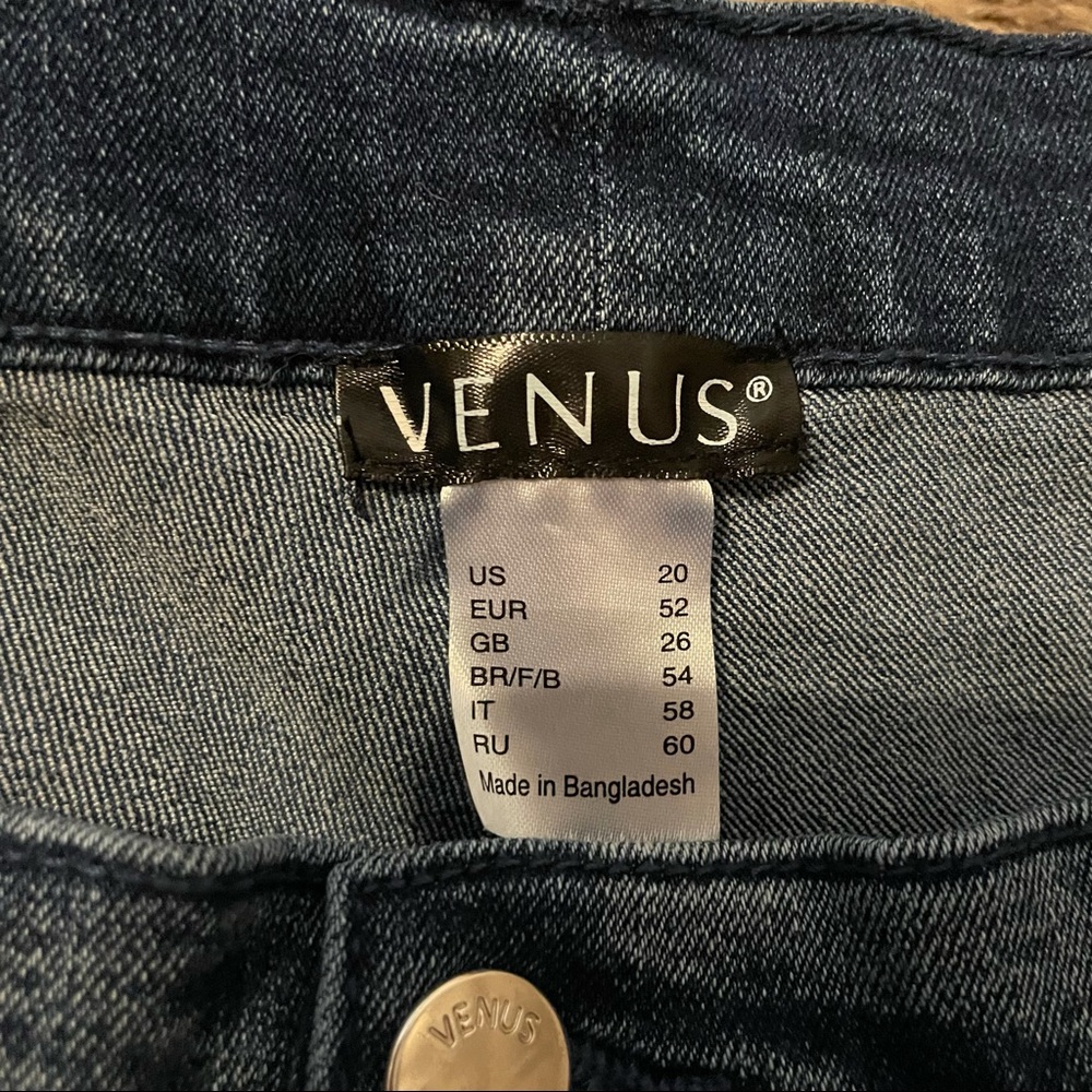 Plus Sized jean shorts - Picture 3 of 3
